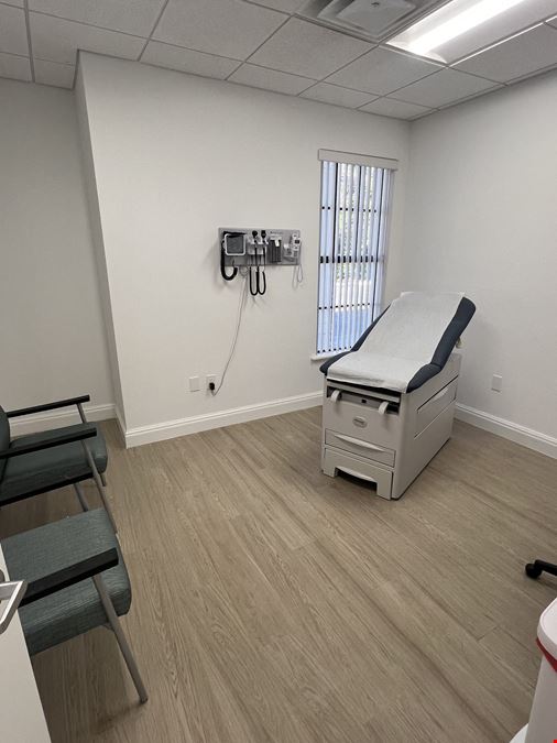 2520 Tamiami Trl N