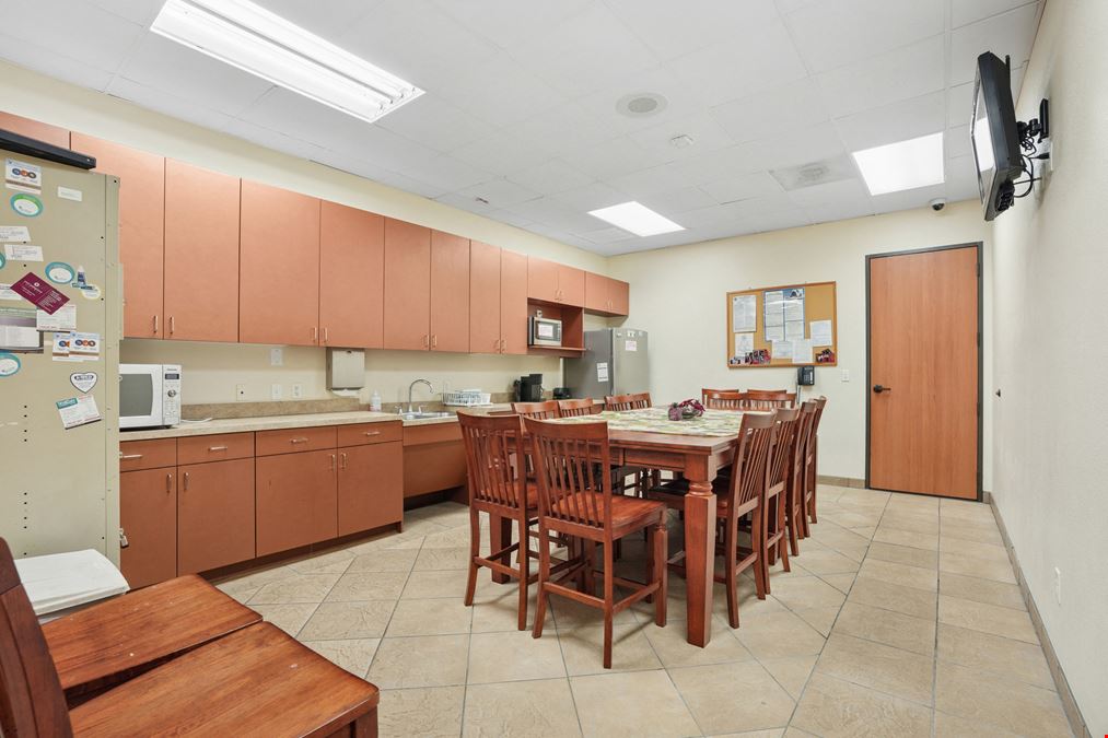 11706 Fallbrook Dr