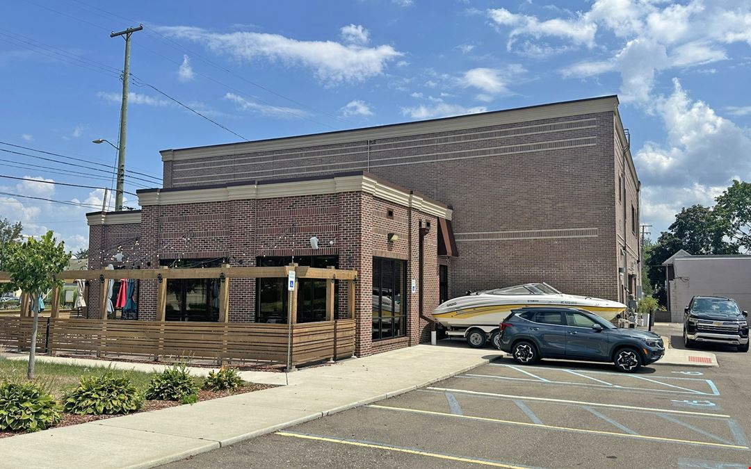 32821- 32905 Grand River Ave