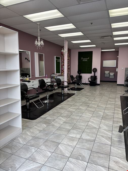 High Profile -  Fully Equipped Salon Space