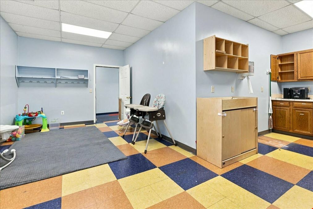 CORNER COMMERCIAL BUILDING NEAR DOWNTOWN - FOR LEASE OR SALE