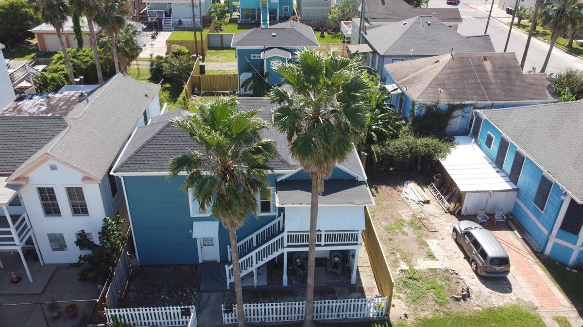 1623 Avenue N 1/2, Galveston 4-Plex Income Property Blocks from the Beach