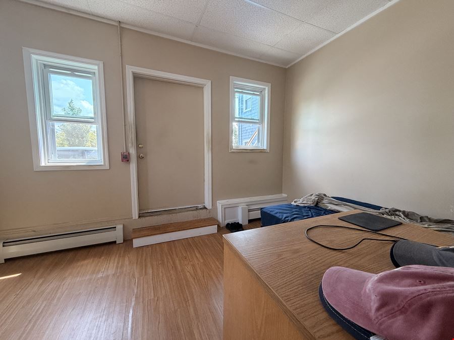 Prime Downtown Warren 11 unit Mixed-Use Investment -  26 Child St