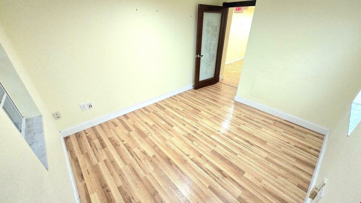 Freestanding Medical Office near Sarasota Memorial!