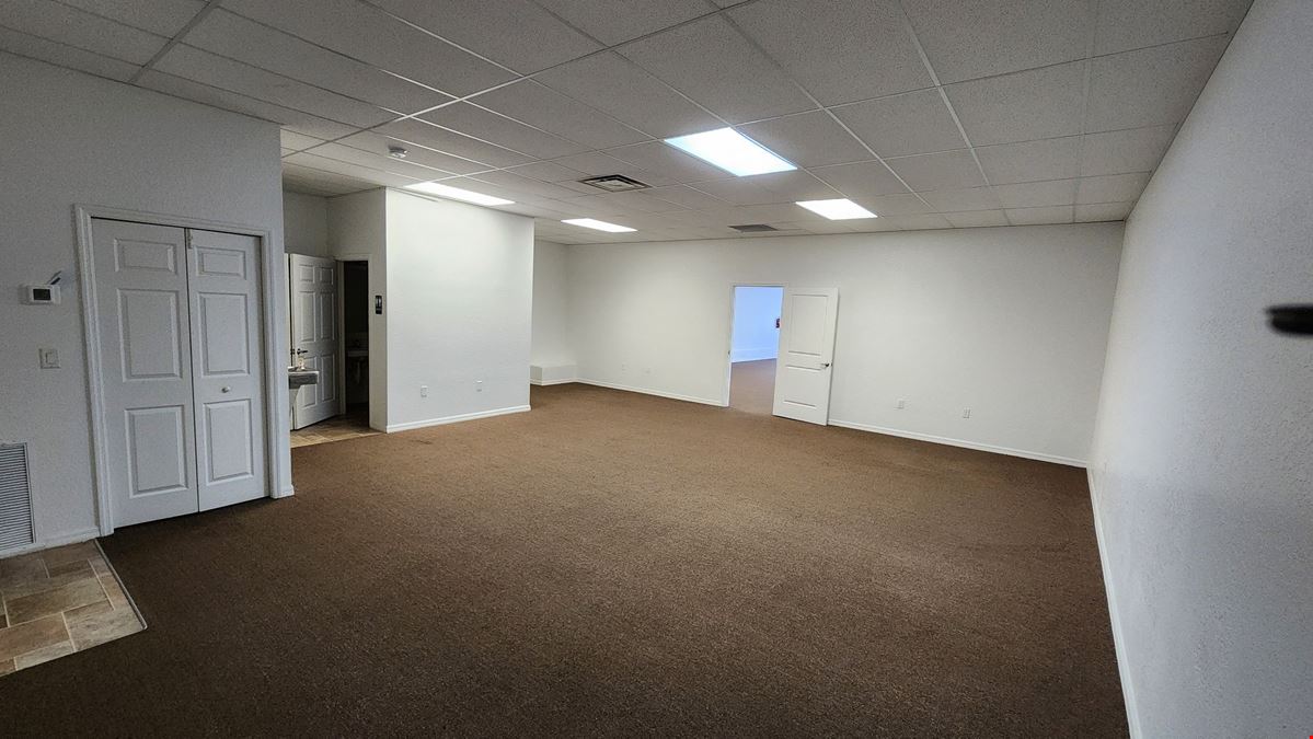 Premier 2,081± SF General Office Space in the Regal Oaks Plaza East Professional Center