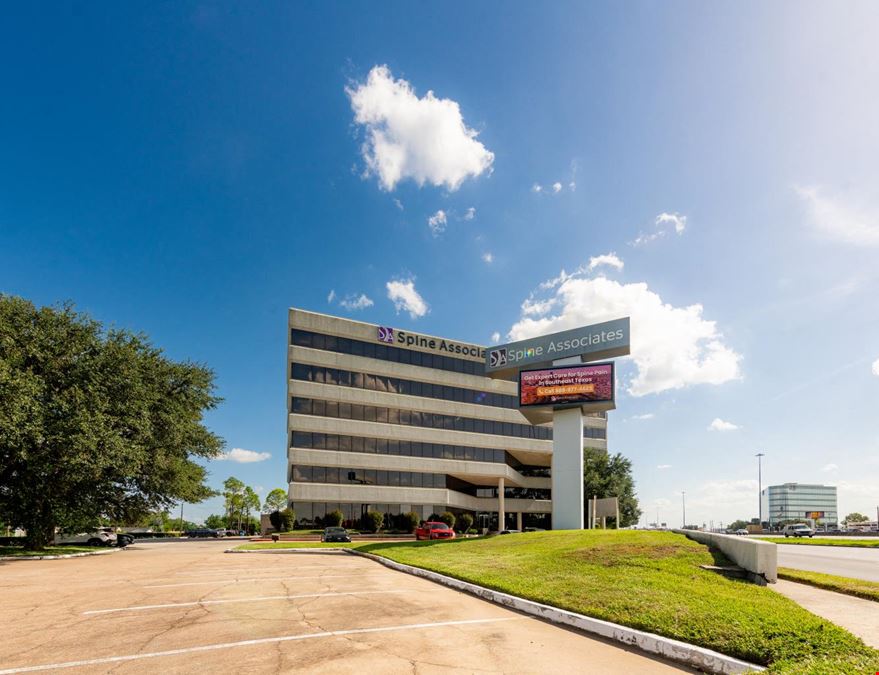 Merlyn Plaza