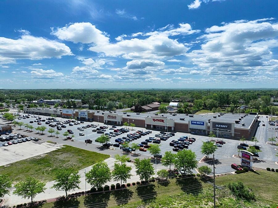 1017 W Lane Rd, Machesney Park, IL 61115