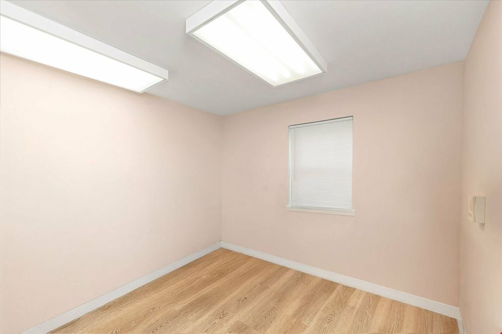 28-15 Bayside Lane