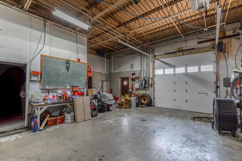 1905 N Chamberlain Industrial ±29,862 SF