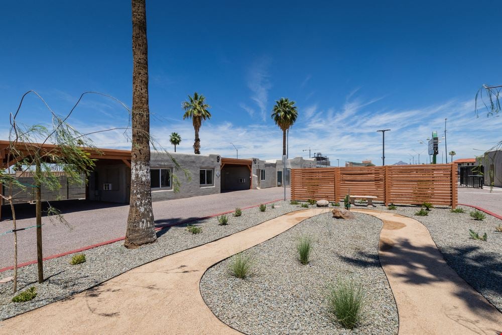 2625 E Van Buren St