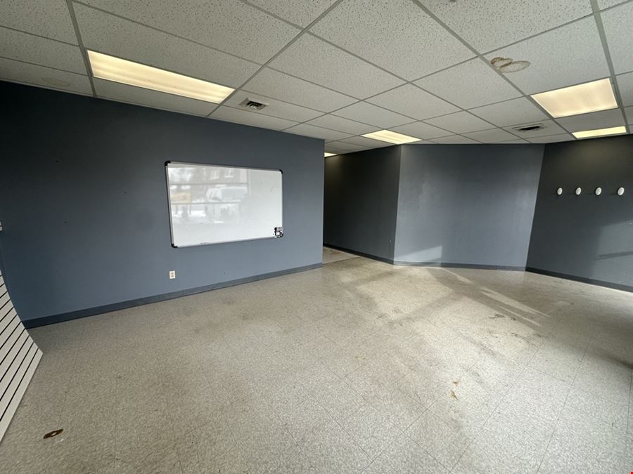 642 Sheridan Dr - 1,900+/- SF Retail Space