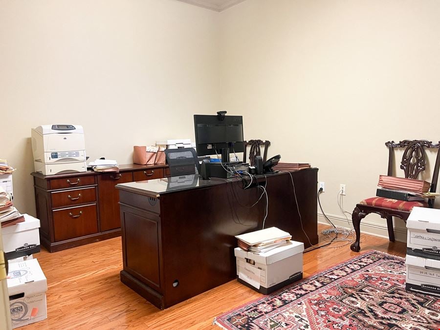 Professional Office Suite on Bluebonnet Blvd