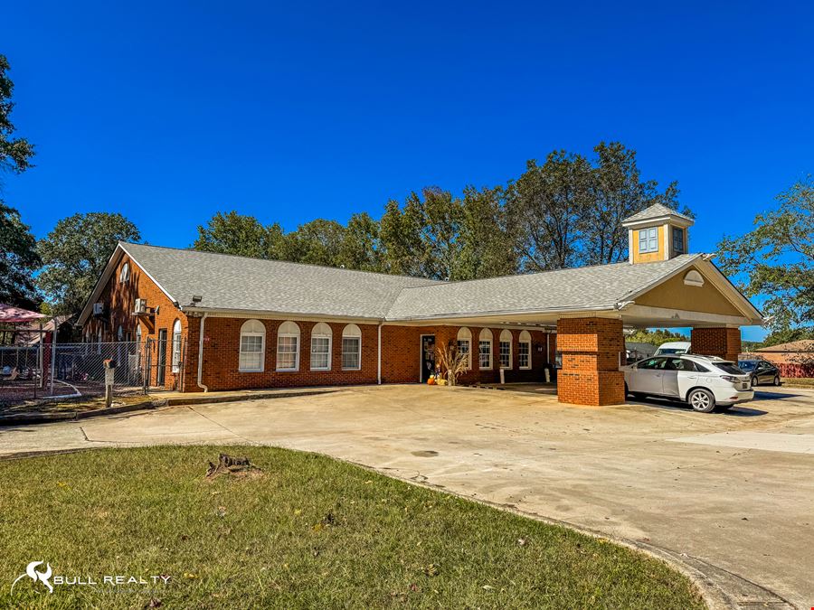 Operating Daycare with FF&E | ±8,270 SF