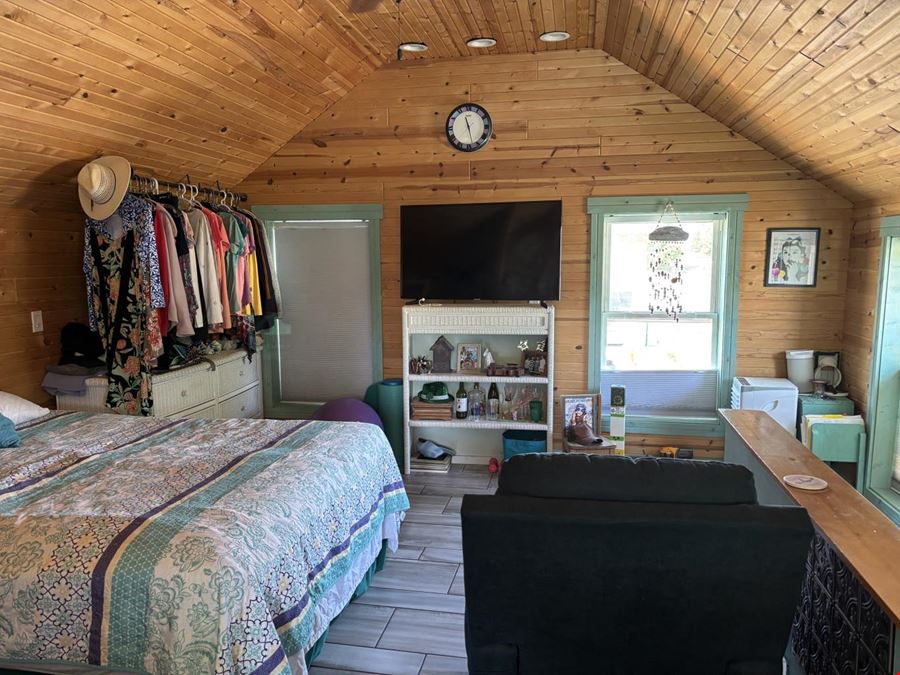 Candle Cottage – Turnkey Gift Shop & Business Opportunity
