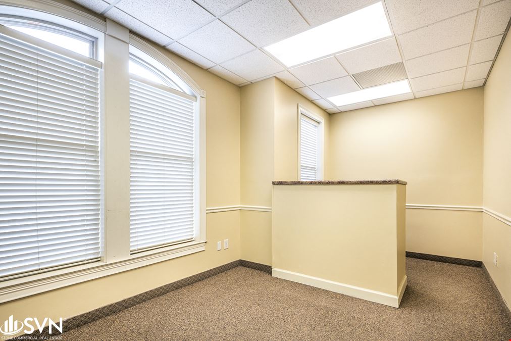 989 SF Office for Lease