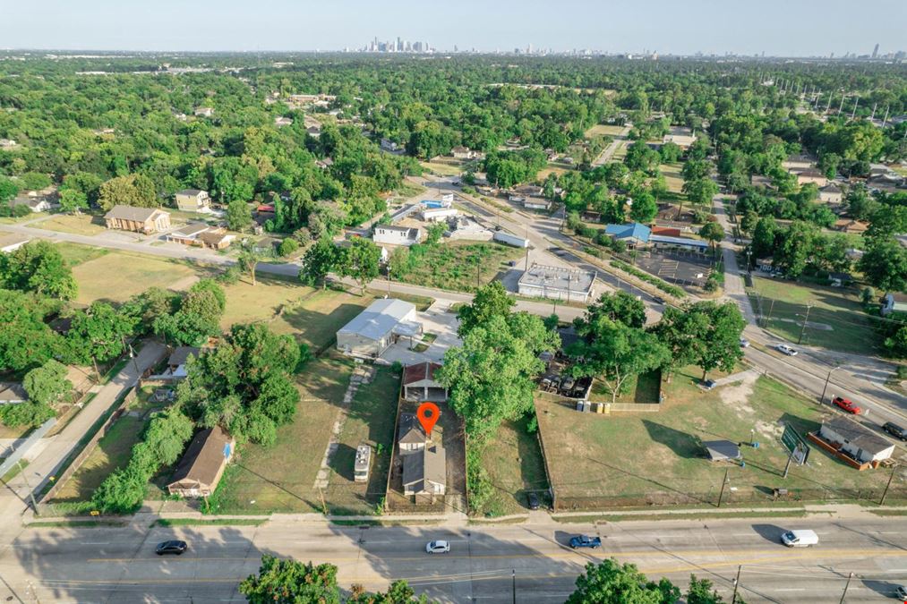 1051 W Little York Rd, Houston, TX 77091