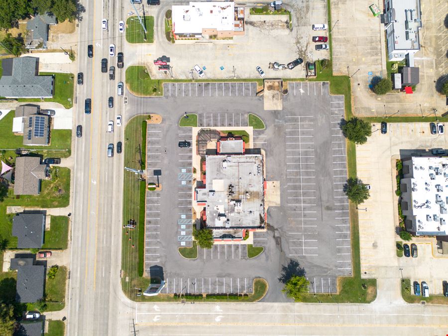 Freestanding 7,850 SF Restaurant at Entrance to Lake Charles Power Center