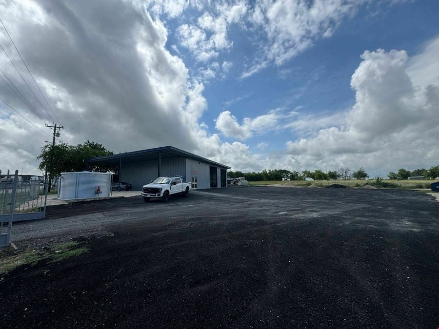 8470 North IH 35 Service Road
