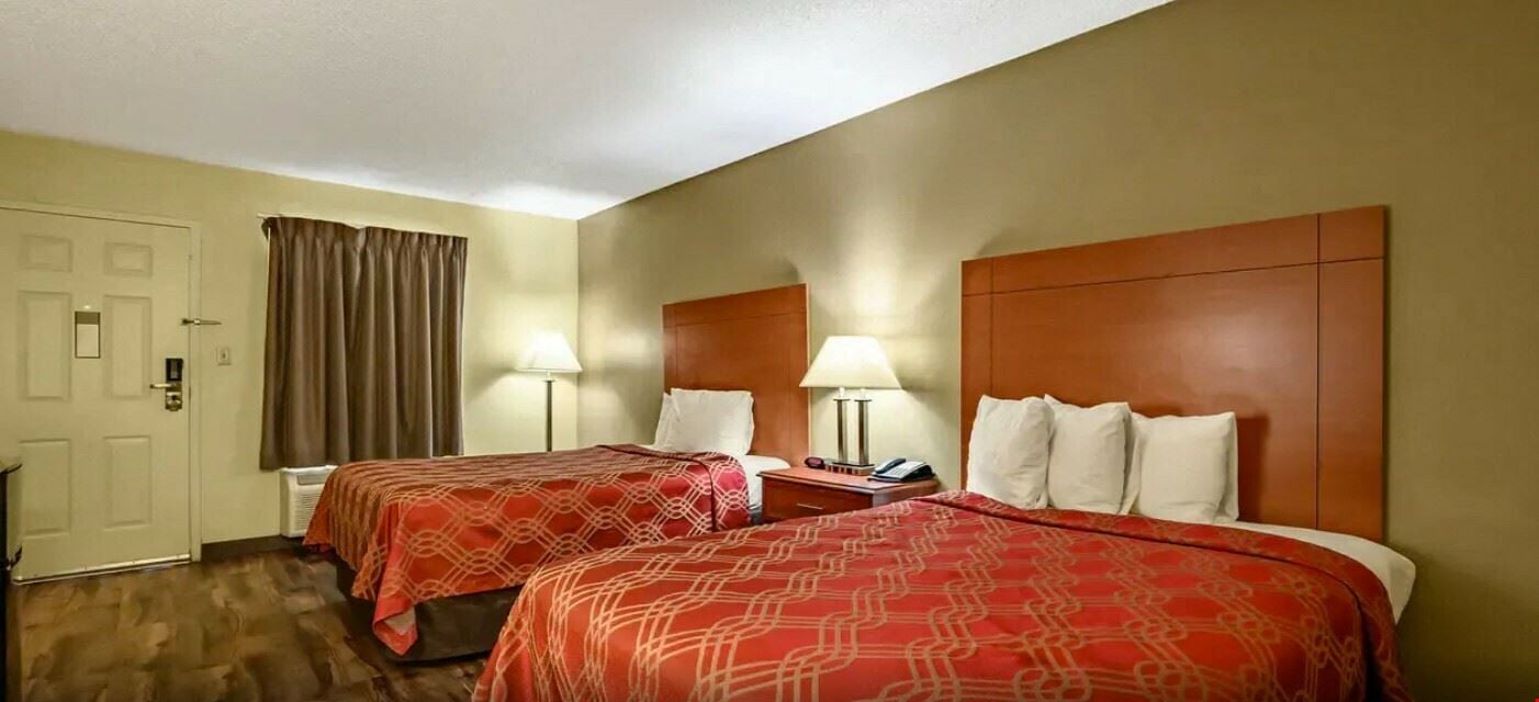 Econo Lodge Hotel 50 Rooms in Athens AL
