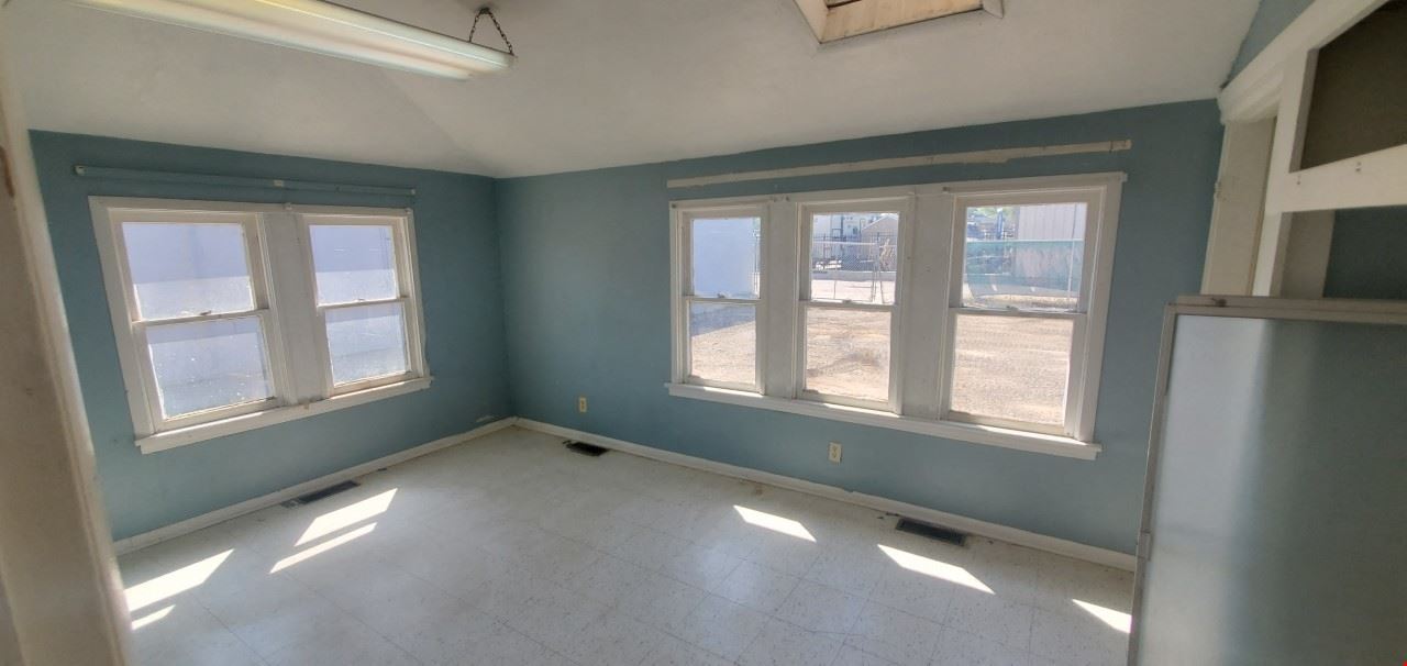 1640 W Girard