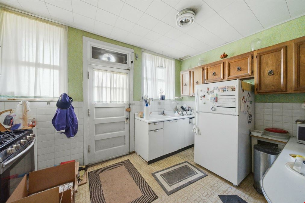 1617 W Granville Ave