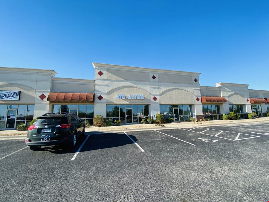 4,200 sf Retail Space For Lease on Republic Rd & West Bypass