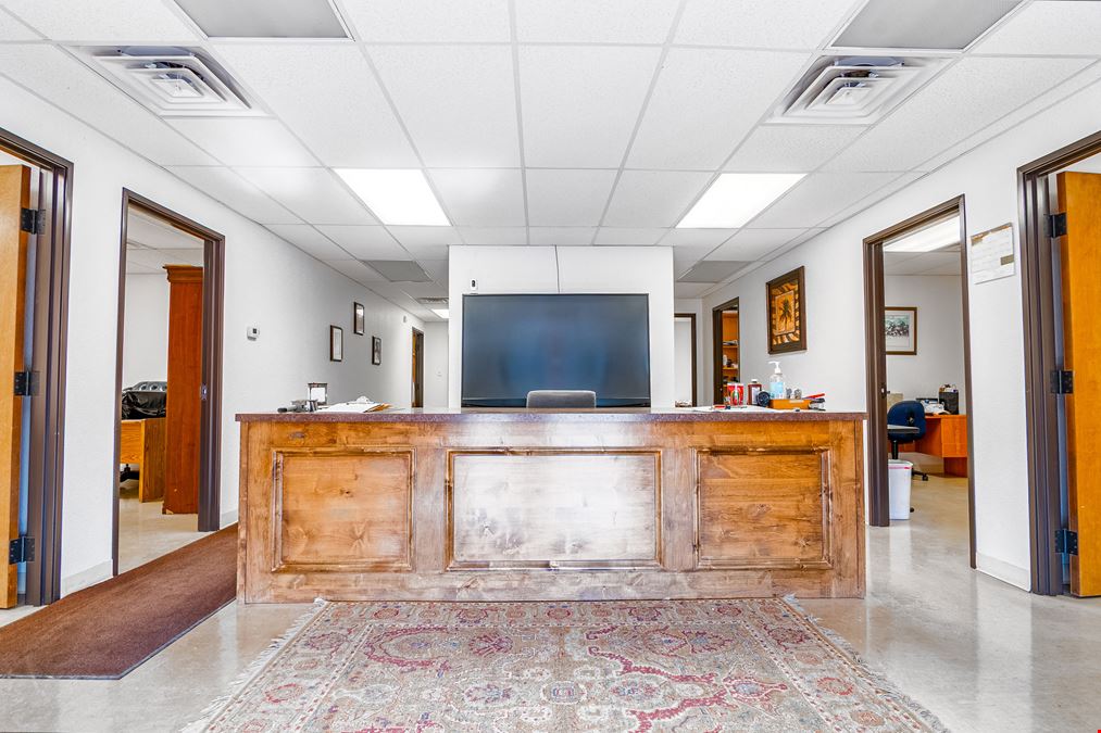 Traditional Office/Shop Near Interstate 20