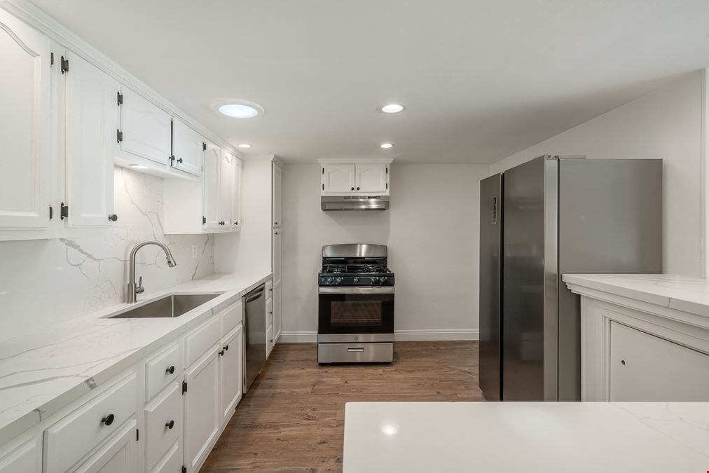 1228 S Dunsmuir Ave