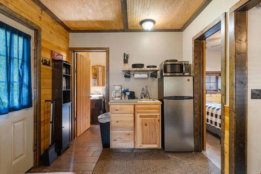 Reed's On The River - Cabin 3