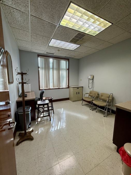 Easton Court Medical Office - 2892 SF