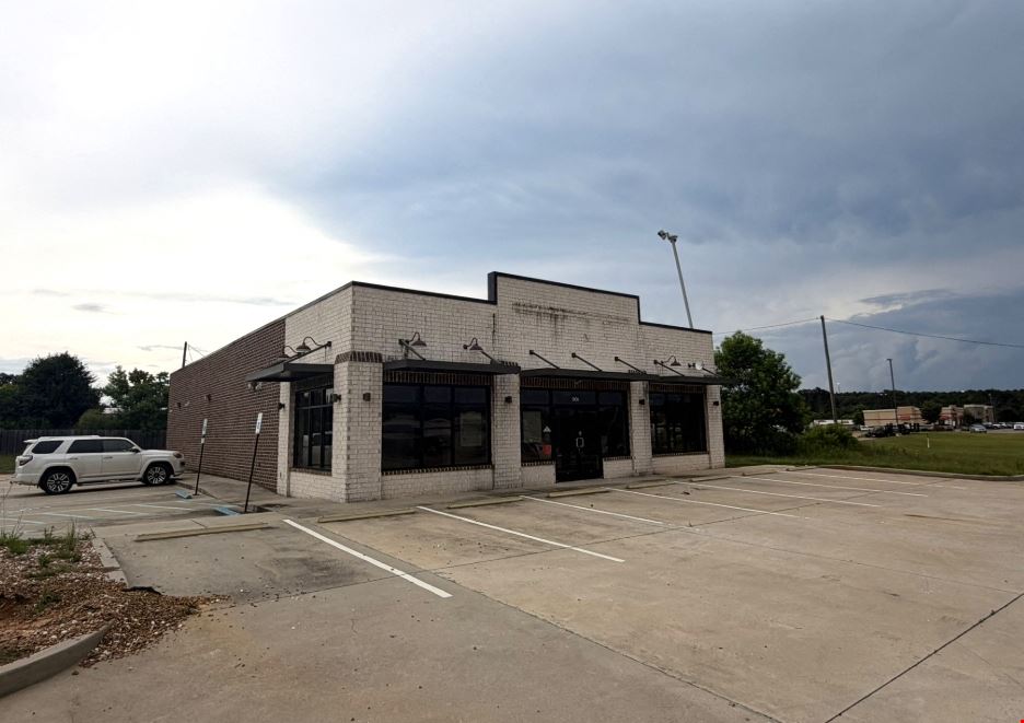 3,600 SF Retail/Medical Space | Sublease | Magee, MS