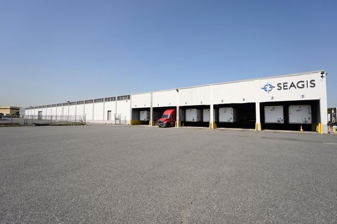 Preview of Industrial space for Rent at 535 Dowd Avenue