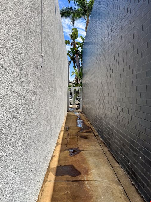 8767 Beverly Boulevard