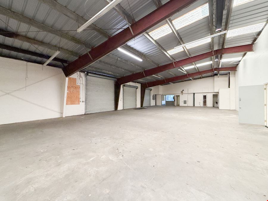 Versatile Flex Space with Office, Showroom and Warehouse