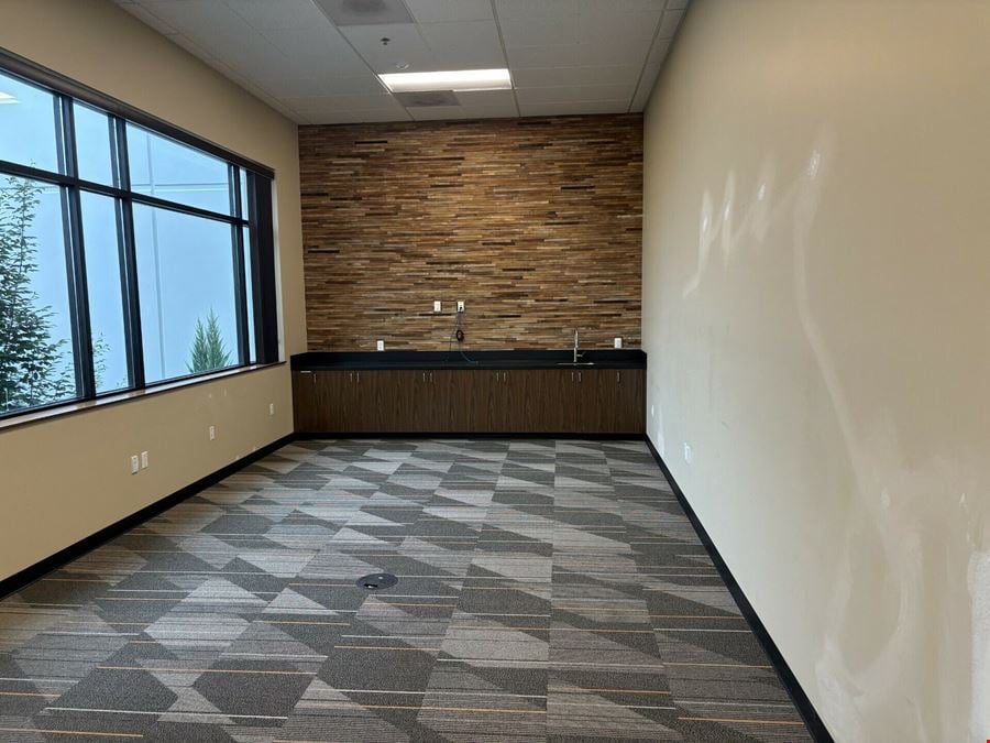 3204 NW 38th Cir, Suite F