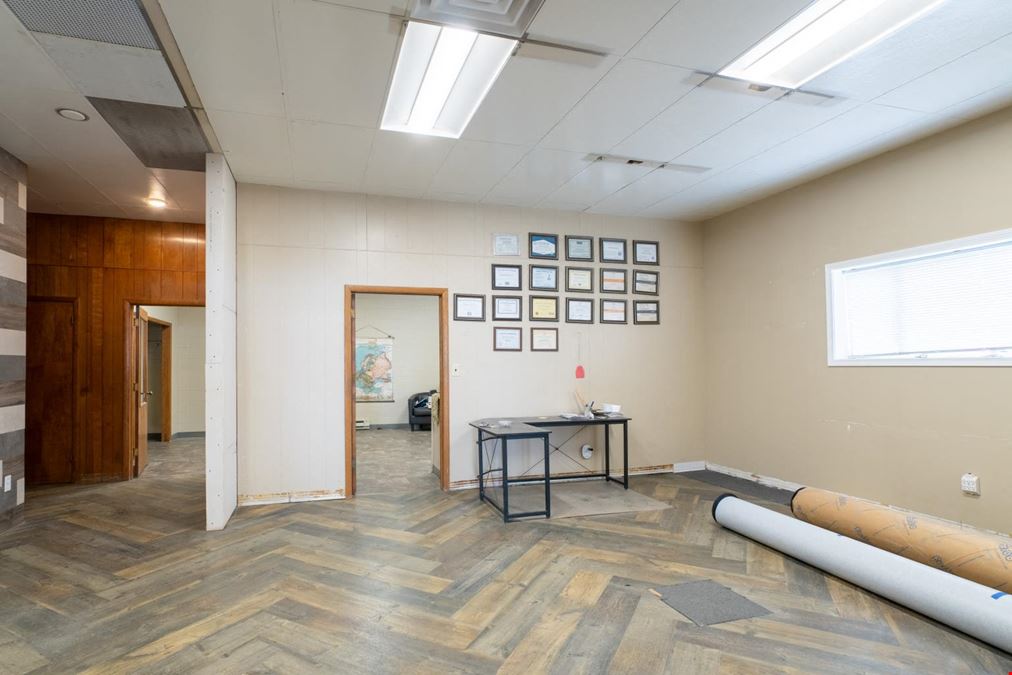 I-94 Visible Flex Space With Overhead Door
