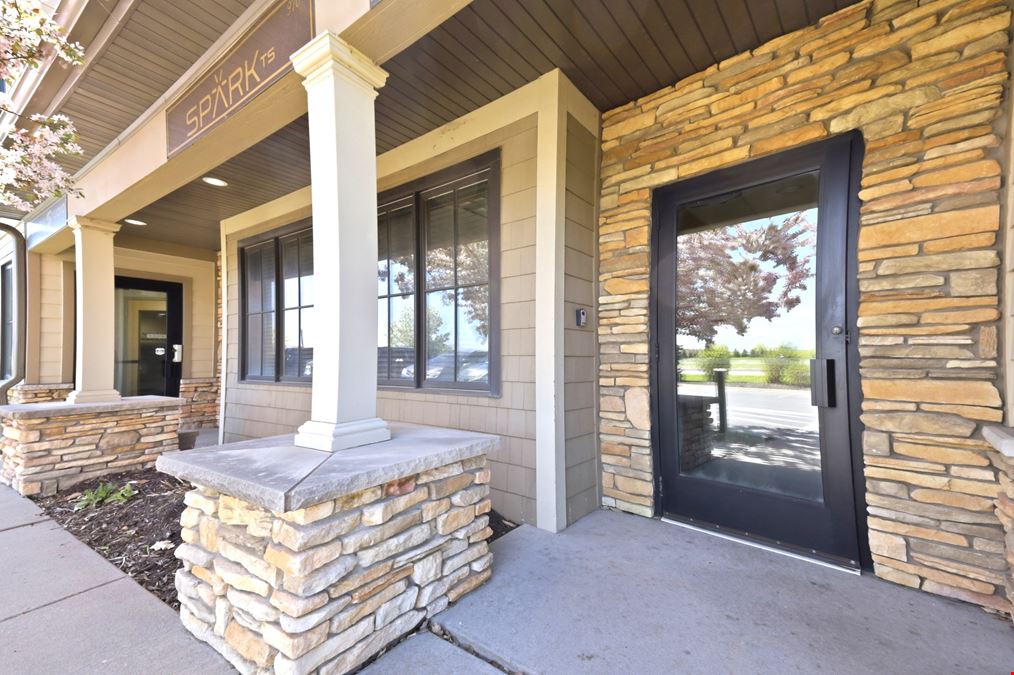Beautiful Beacon Shore Office Park 2nd Floor Office Condo, located on Armstrong Lake in Oakdale!