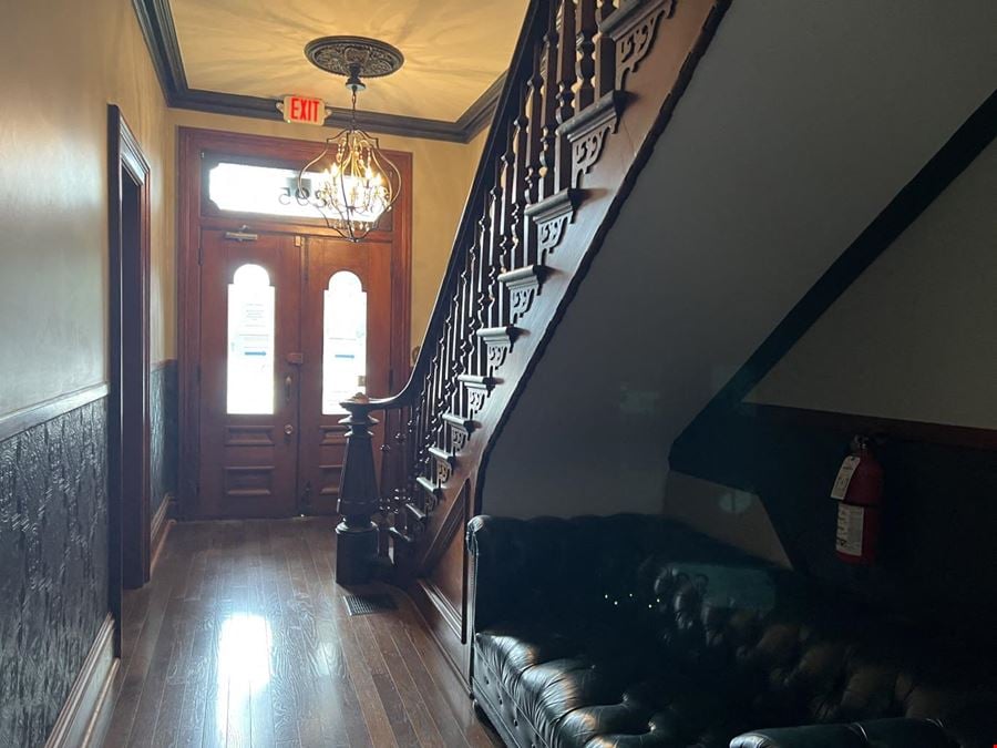 895 S High St