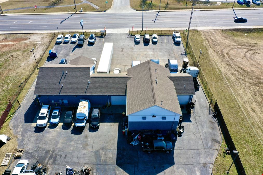 4,512 SF Office / Warehouse Building For Sale with 1.66 Acres near I-44