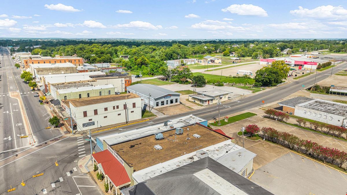 109 n la salle Navasota tx