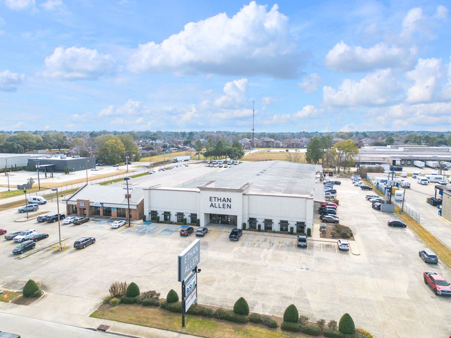 21,497 SF Big Box Retail Opportunity near Perkins Rowe