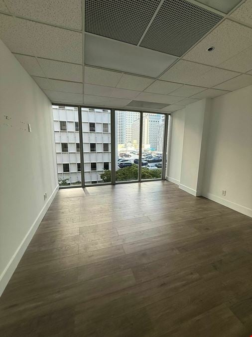 Chase Bank Building | Unit 702