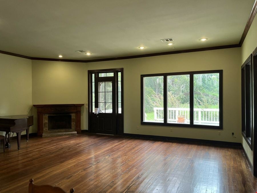 Hwy 22 / Hwy 1085 Area Building