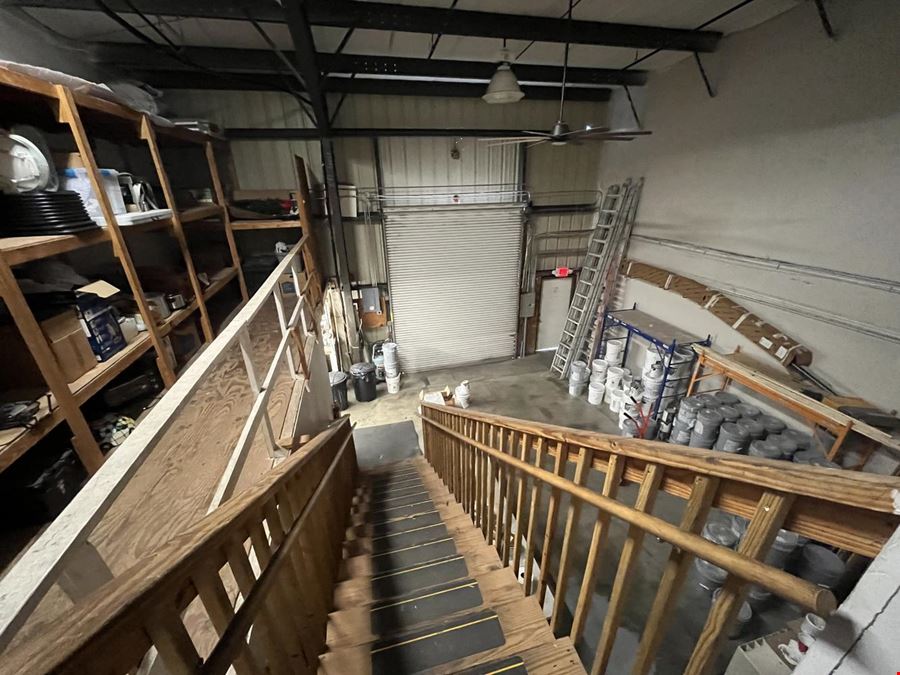 For Lease Lt Industrial 4002 sq. ft. Unit