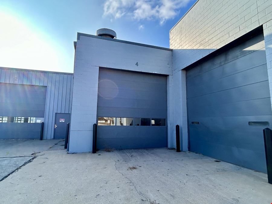 207 Causeway Blvd