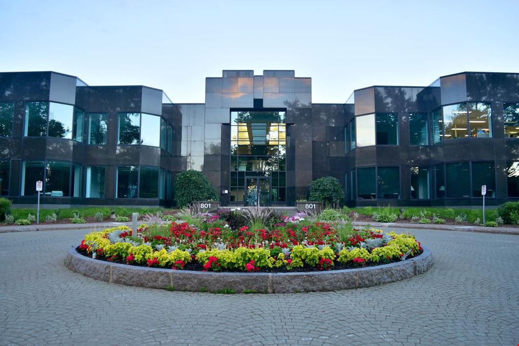 801 Grande Allée Ouest