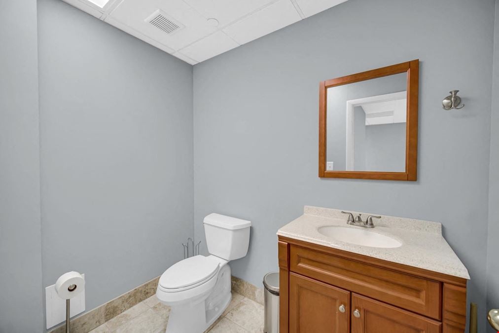 1S443 Summit Ave, Oakbrook Terrace, IL 60181