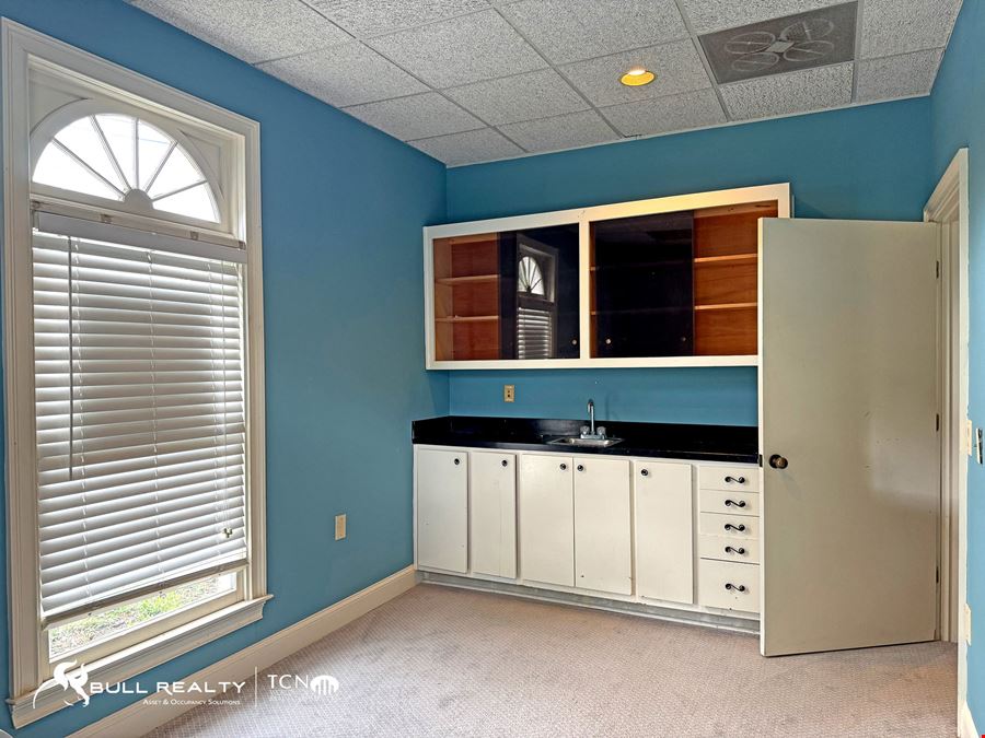 Marietta Office Suites | Five Full-Service Office Suites | ±650 SF to ±2,375 SF