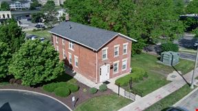 121 N Parker Dr