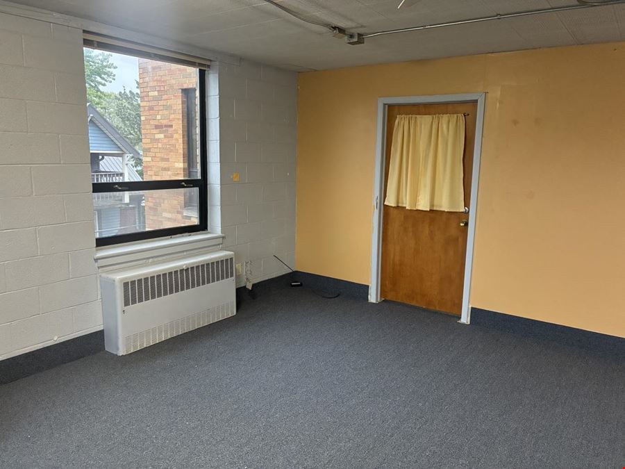 647 E Market St Suite 304